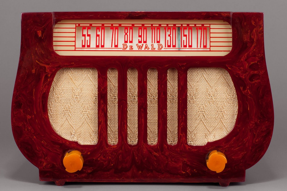 Catalin DeWald Harp A-501 Radio in Marbled Sand w/ Brown