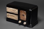 Detrola 274 ’Split-Grille’ Radio in Black Bakelite w/ Swirled Trim