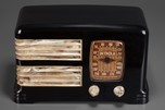 Detrola 274 ’Split-Grille’ Radio in Black Bakelite w/ Swirled Trim