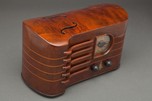 Emerson ”Strad” CH-256 Ingraham cabinet tube radio