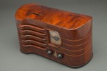 Emerson ”Strad” CH-256 Ingraham cabinet tube radio