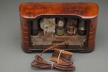 Emerson ”Strad” CH-256 Ingraham cabinet tube radio