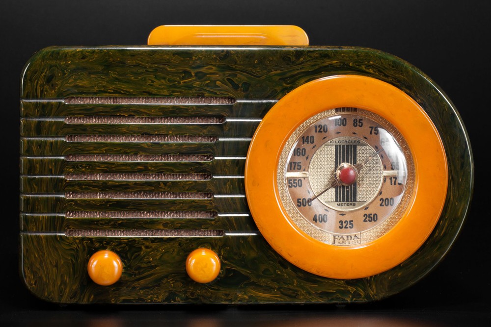 FADA 115 'Bullet' Catalin Radio in Blue + Yellow - Rare Pre-War | Radios |  Decophobia | 20th Century Design